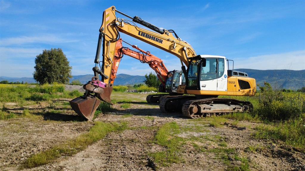(SN: 2912) Digger, Liebherr R 922 NLC ΩΡΕΣ 13.300

